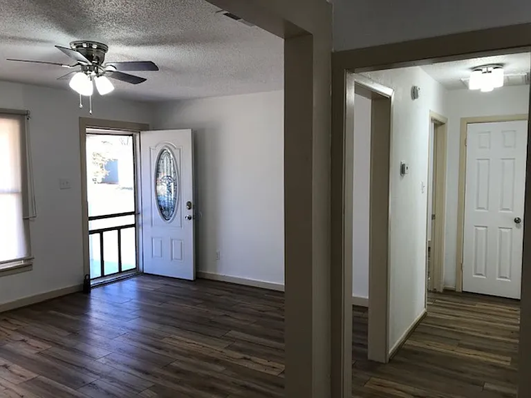 742 S La Salle Dr — Photo 3