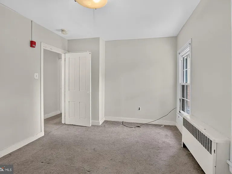 350 Green Ln #2R — Photo 8