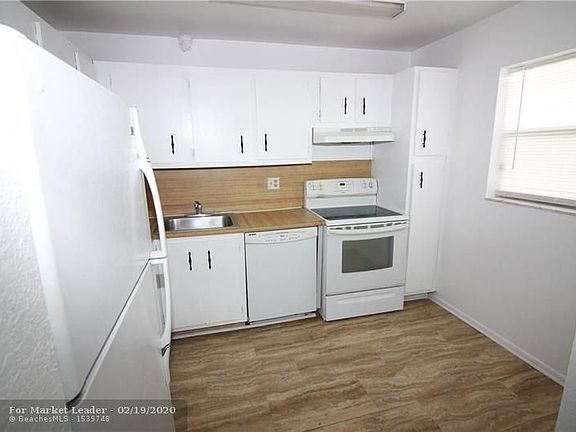 3rd image of 8411 Lagos De Campo Blvd APT U308
