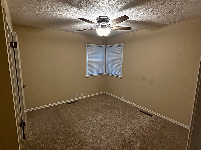 405 Jefferson Blvd — Photo 15