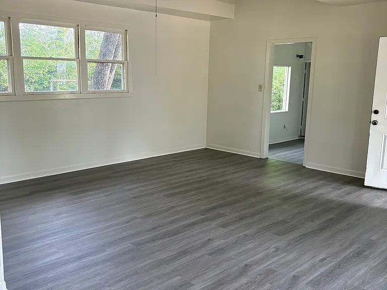 210 Fairway Dr — Photo 2