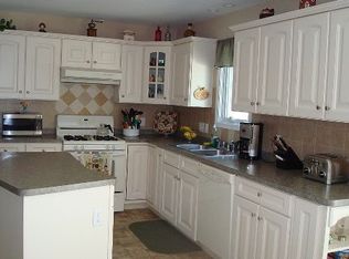 7046 Marigold Dr, North Tonawanda, NY 14120