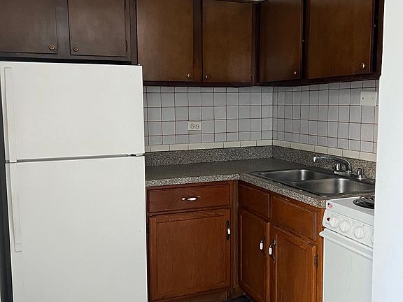 3rd image of 6250 N Kenmore Ave #309