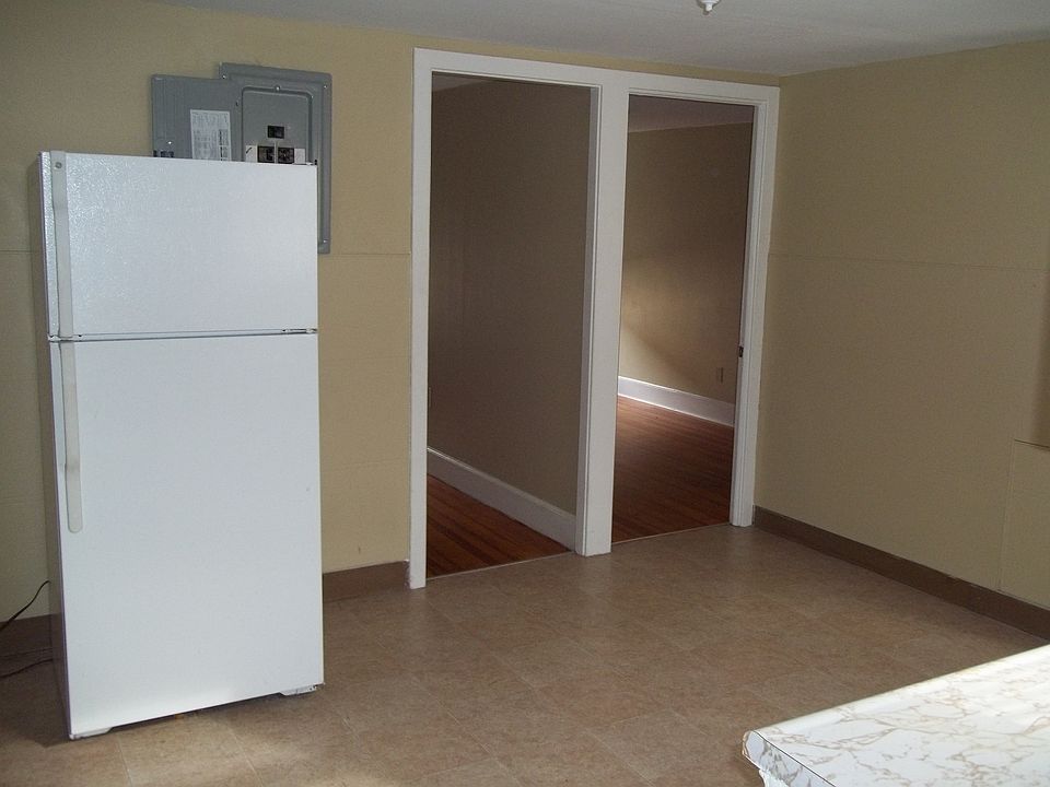 1st image of 119 W Market St APT 4