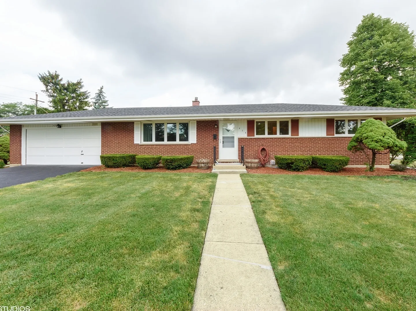 474 Berkshire Ln photo 1