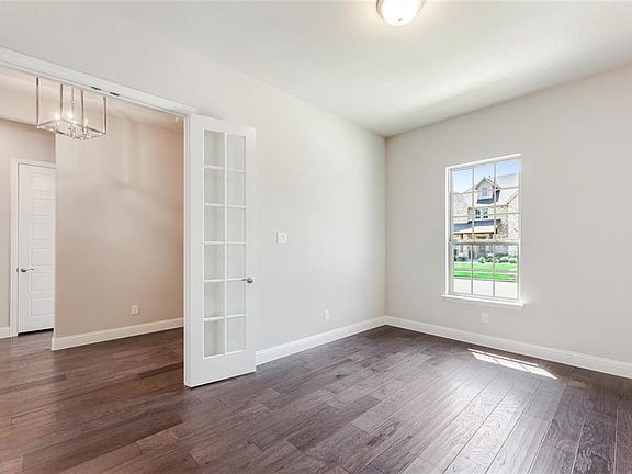 5th image of 813 Boardwalk Way