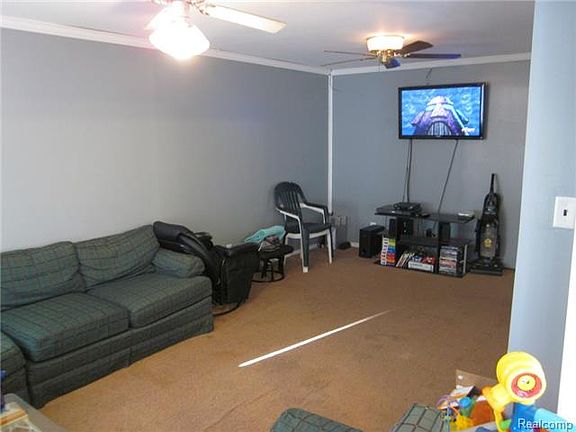 3rd image of 15338 Deerfield Ave