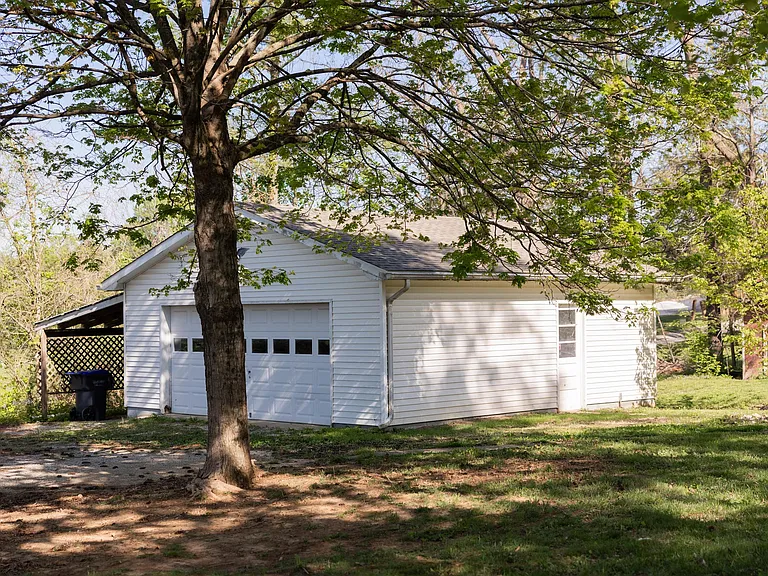 2740 W Bolin Ln — Photo 2