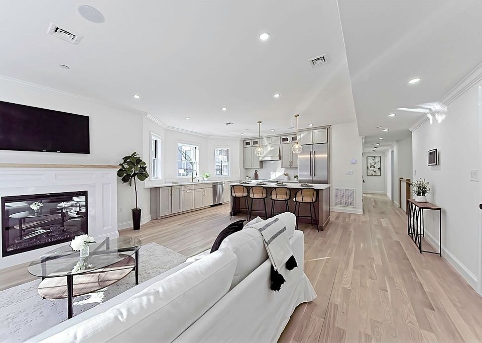 1st image of 252 Lexington Ave #1