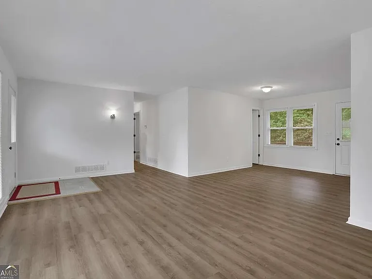 4845 Oak Grove Dr — Photo 7
