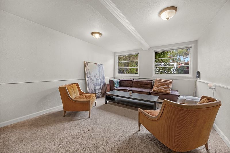 5th image of 3852 Courtland Place S
