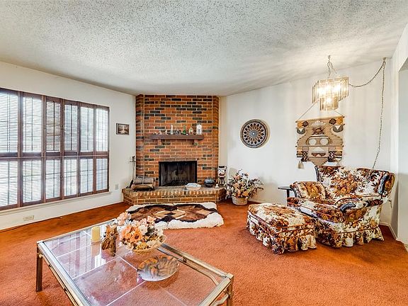 4th image of 2 E Mountain Creek Ct