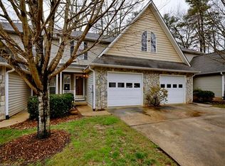 17 Willowick Dr, Asheville, NC 28803