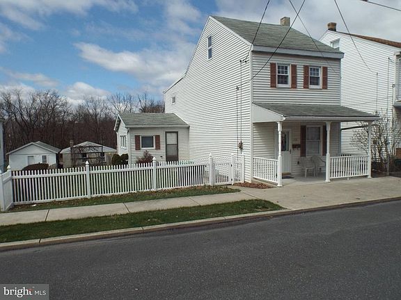 2nd image of 228 N Railroad Ave