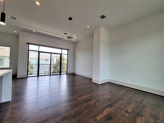 3rd image of 1105 W 25th St Unit C