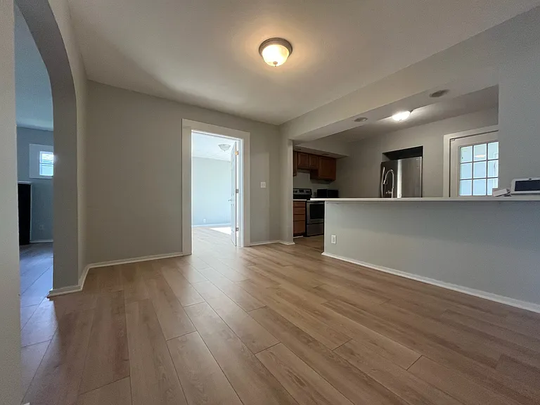 3814 Columbia St — Photo 3