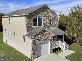 9412 Krewstown Rd, Philadelphia, PA 19115