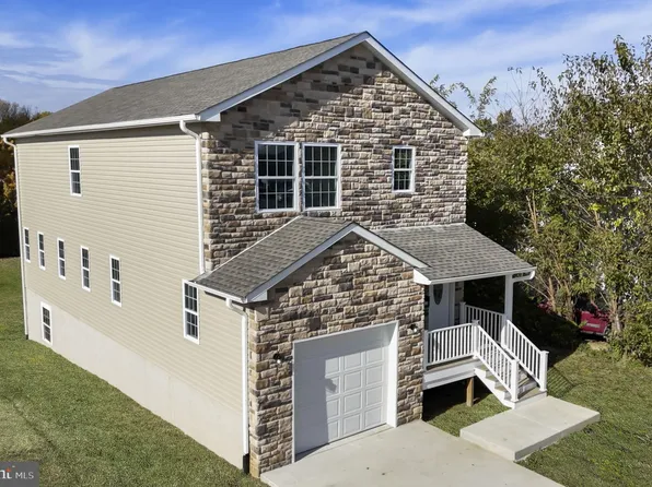 9412 Krewstown Rd, Philadelphia, PA 19115