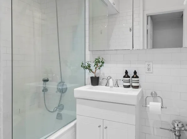 86 Horatio Street image 3 of 10