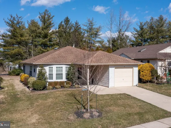 18 Carriage Hill Ln, Columbus, NJ 08022