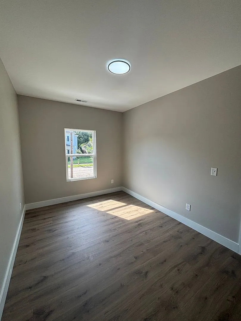 3131 & 3133 Linden Ave — Photo 4