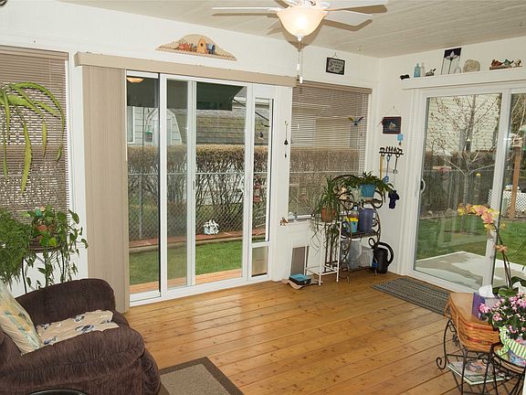 3rd image of 160 Meadow Dr