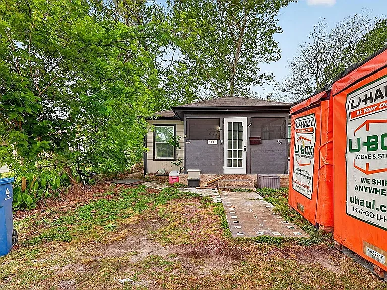 511 W Orange St — Photo 2