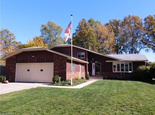 2933 Meadow Ln, Westlake, OH 44145
