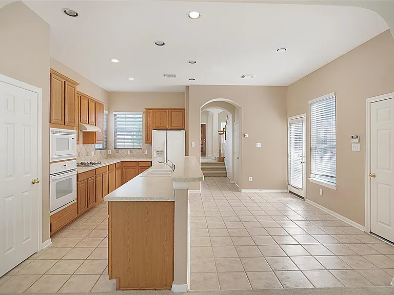 111 Zephyr Bend Pl — Photo 10