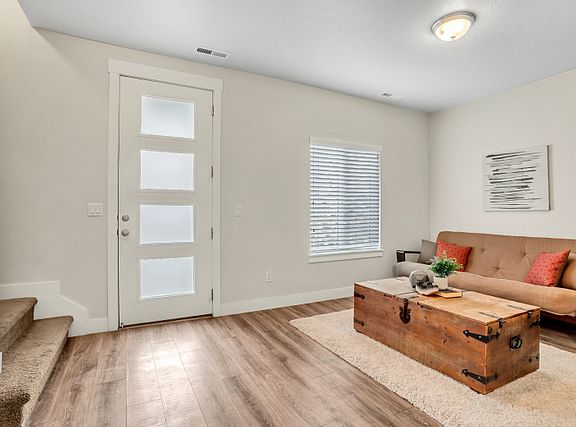 3rd image of 1827 W Ikaros Ln