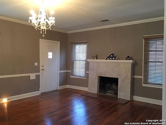 3rd image of 2054 W Gramercy Pl