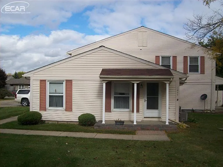 1037 S Dayton St photo 1