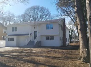 1424 Saxon Ave, Bay Shore, NY 11706