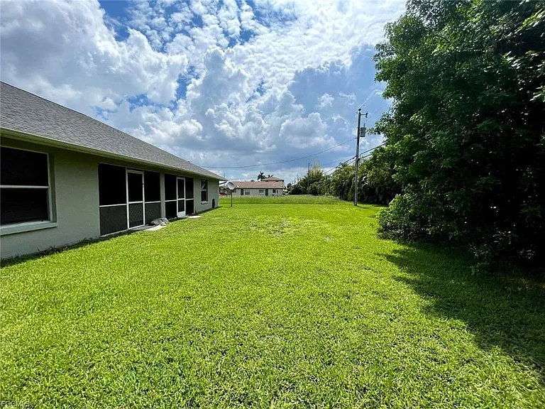 908 W Cape Coral Pkwy — Photo 22