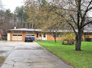 2220 N Eastman Rd, Midland, MI 48642