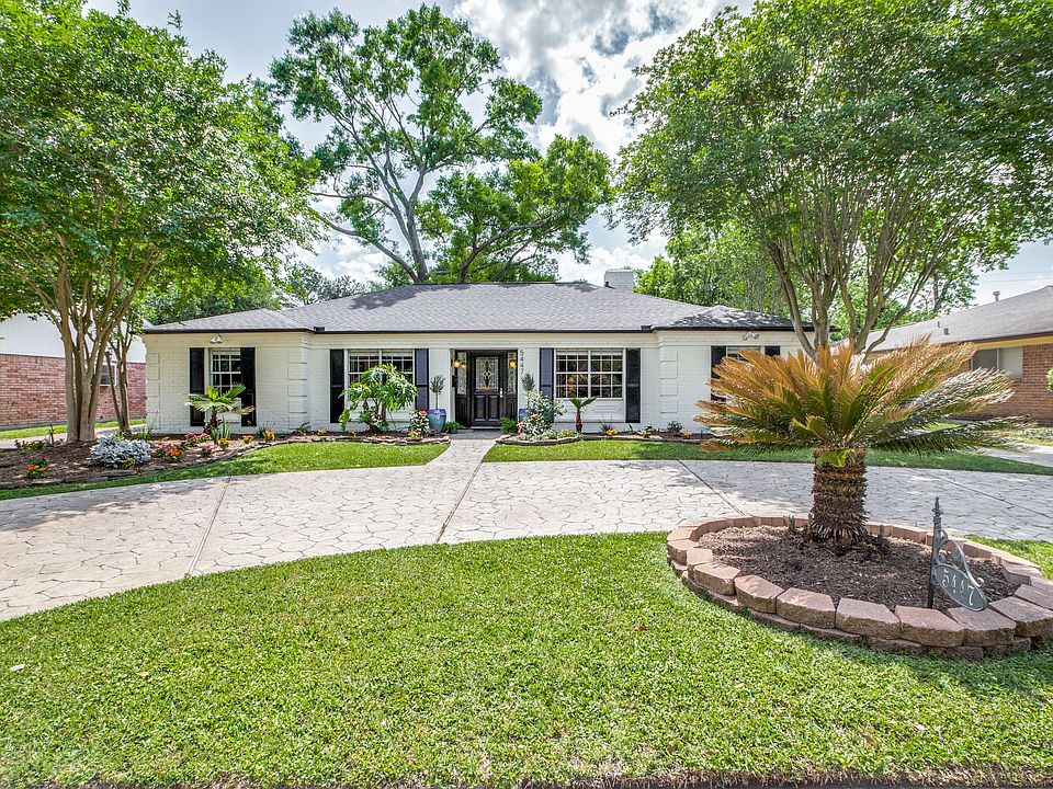 Loads of curb appeal!