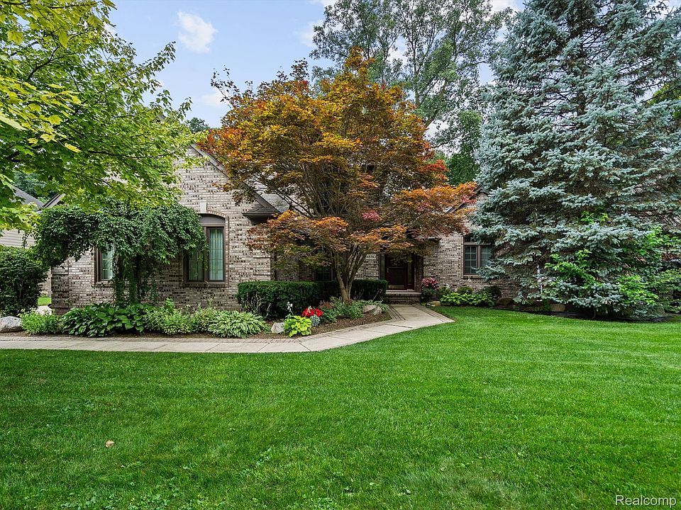 1st image of 48743 Red Oak Dr