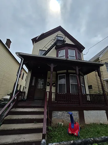 952 Lafayette St Photo 1