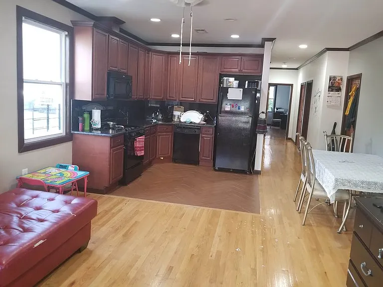 107 Oxford Ave #2 — Photo 2