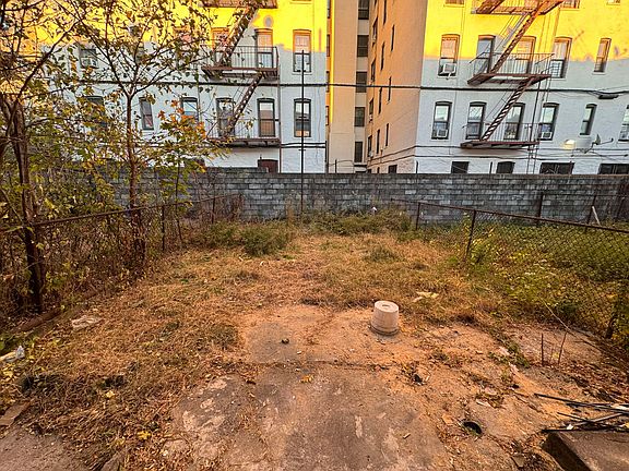 5th image of 1030 Elder Ave #1