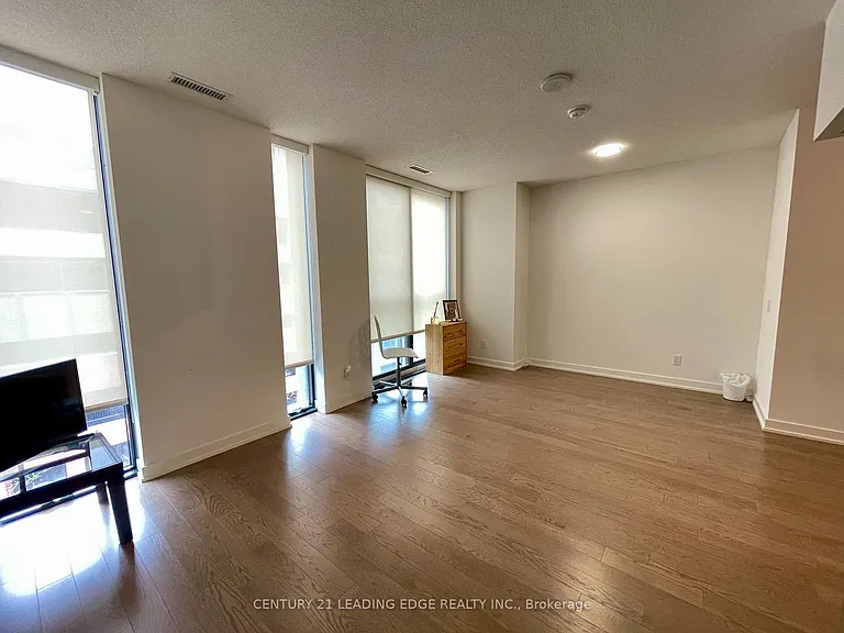 25 Richmond St E #421 — Photo 15