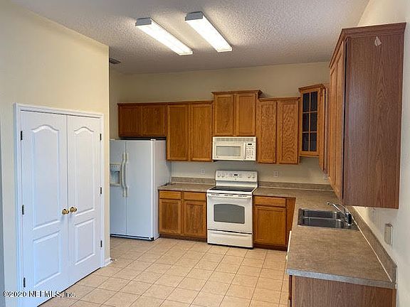 4th image of 2041 Creekmont Dr