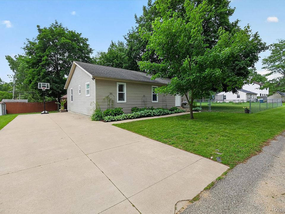 1st image of 9115 Maplewood Dr