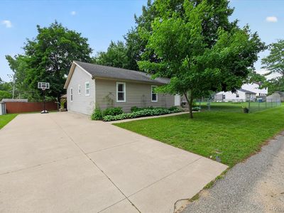 9115 Maplewood Dr, White Lake, MI, 48386