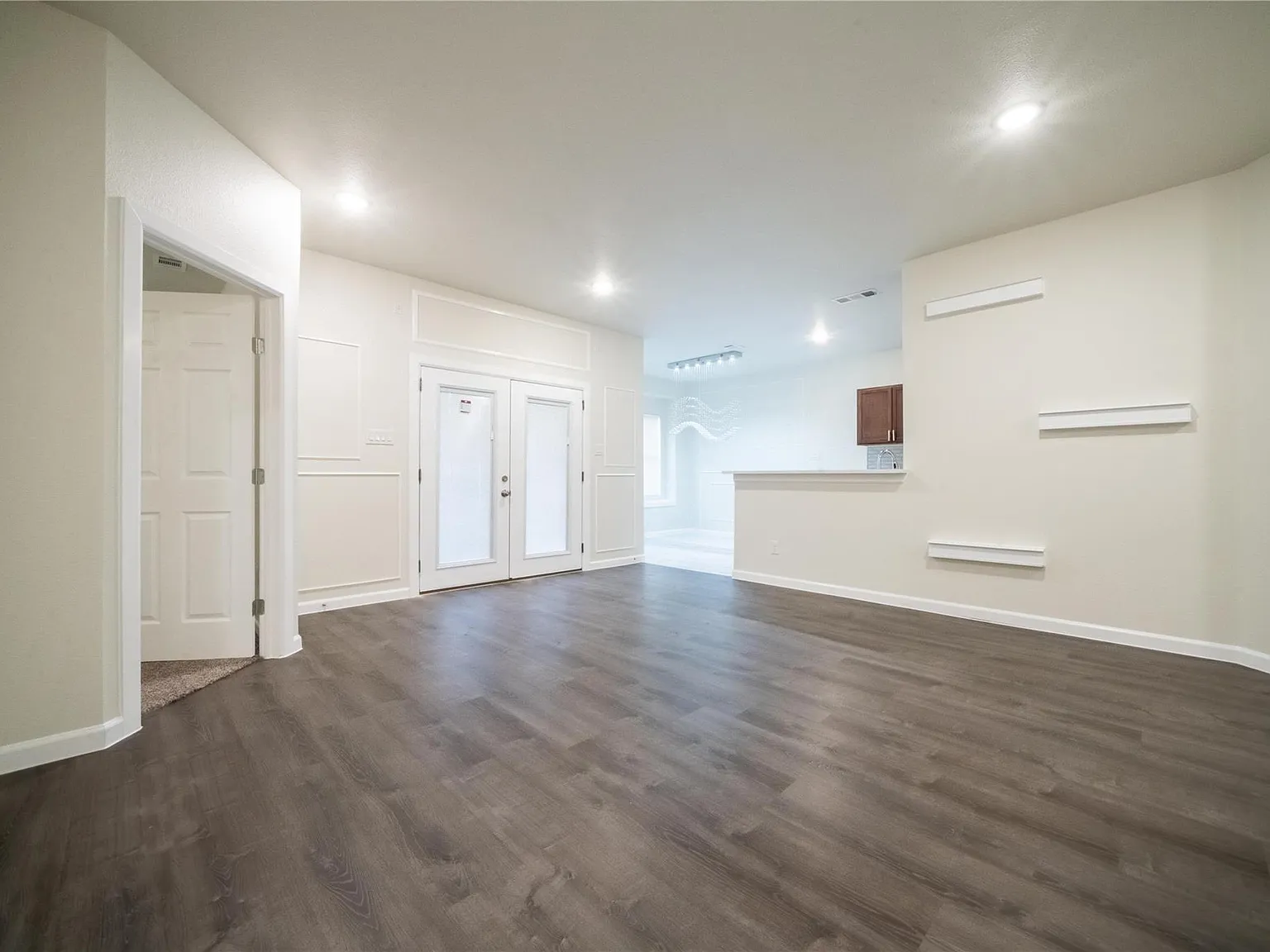 4 bed, 1393 sqft, $2,400 — Photo 3