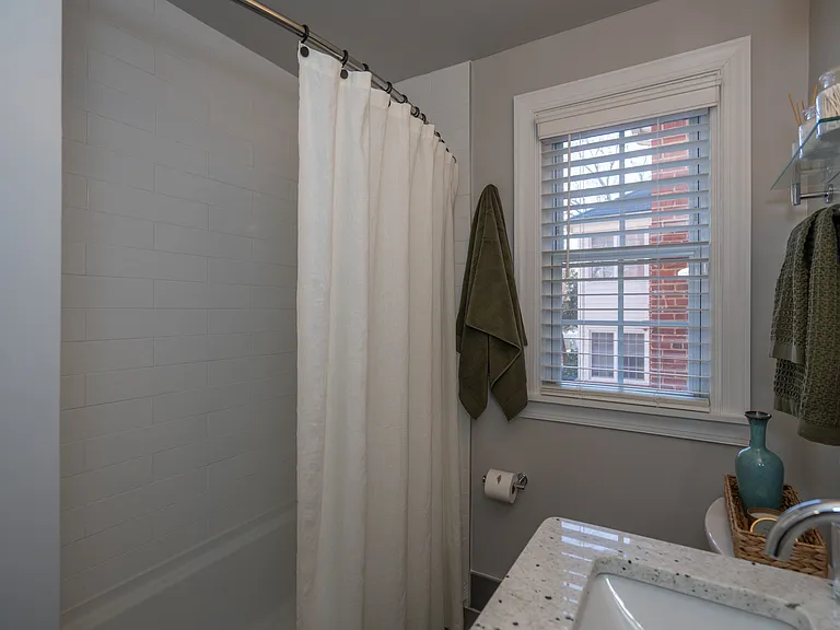 Malvern Manor Apartments — Photo 57