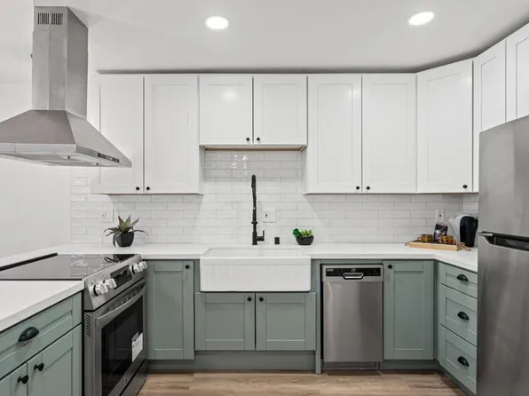 7833 Camino Huerta, San Diego, CA 92122