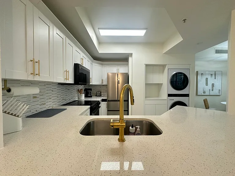 630 Sapodilla Ave #110 — Photo 3