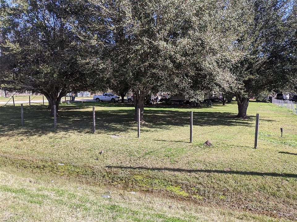 1st image of 2104 Lakeside Dr