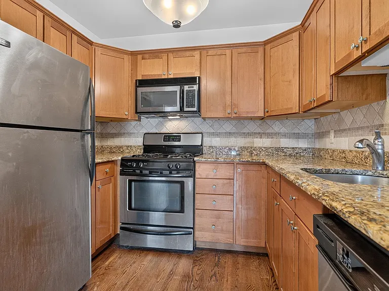 1103 Washington St #6 — Photo 9